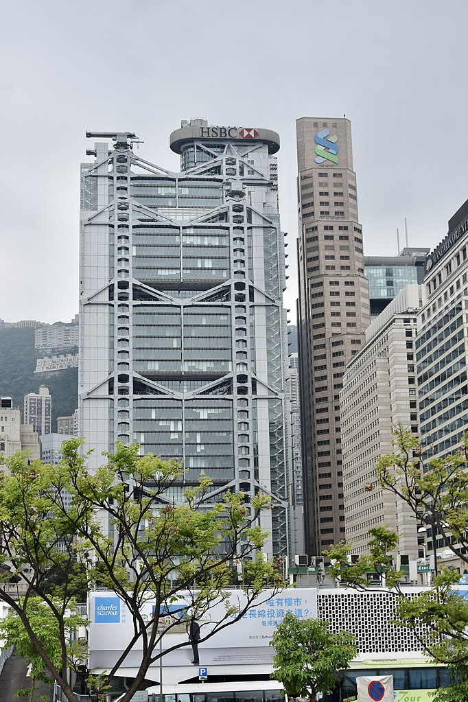 This image has an empty alt attribute; its file name is Foster-HSBC_Building-lg-Ank_Kumar-40.jpeg