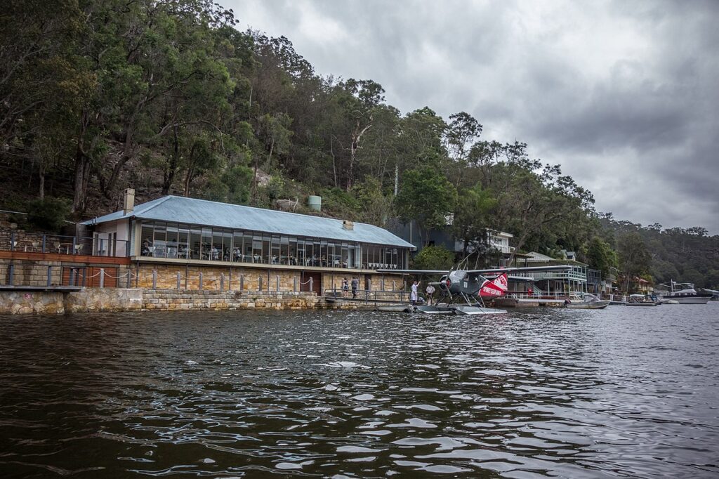This image has an empty alt attribute; its file name is Murcutt-Berowra_Waters_Inn-lg-Cabrils-40-1024x682.jpg